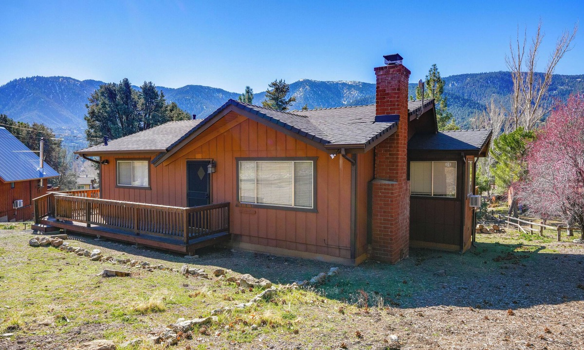 Pine Mountain Club Cabin | Mountain-View Haven w/Deck in Pine Mountain Club