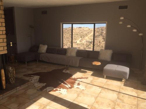 Yucca Valley Villa | Mountainside Retreat