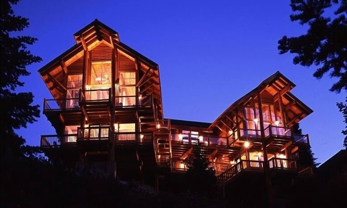 Truckee Cabin | Multi Family, 2 Masters, Incredible Views, Foosball, EZ Access, Great Layout!