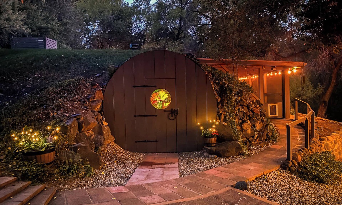 Cornville House | Myrinn- Hobbit House on Oak Creek, Hot Tub & Patio