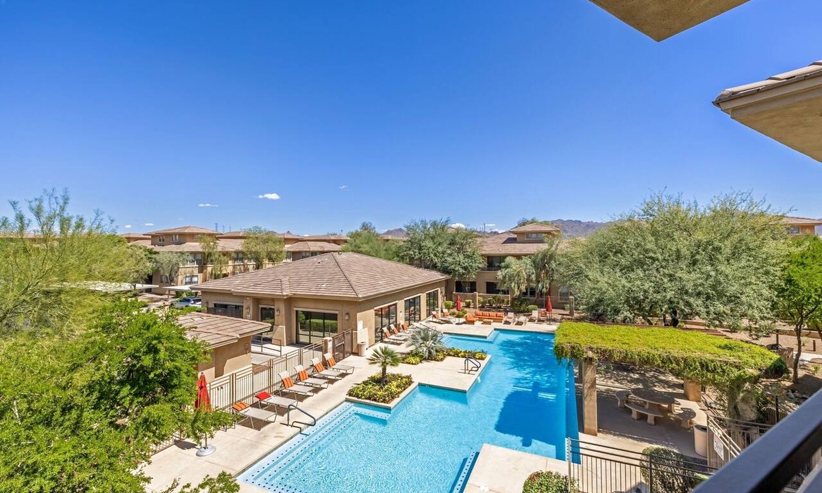 North Scottsdale Condo | N Scottsdale 2bed/2bath Fully Furnished Condo with Pool and Workout.