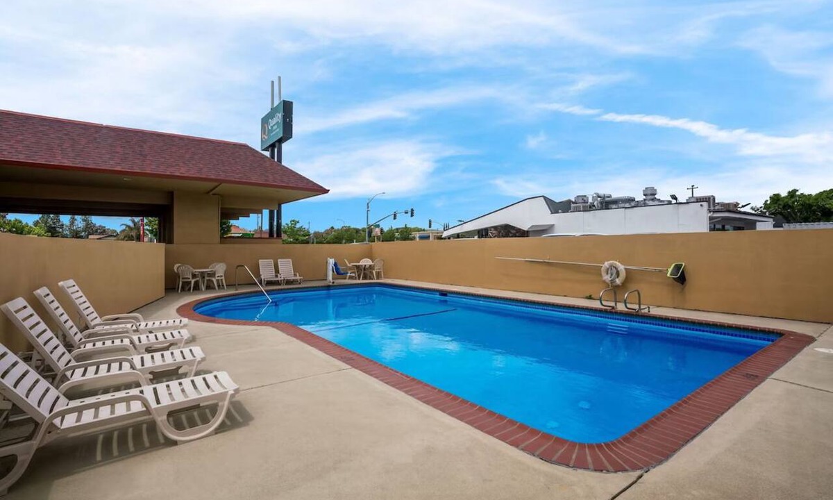Fairfield Hotel | Napa Valley Stay King Studio w/Breakfast & Pool