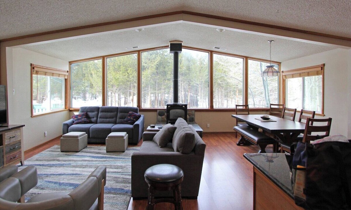 South Lake Tahoe House | Nature's Gem | Bunk Room | Near Heavenly Village