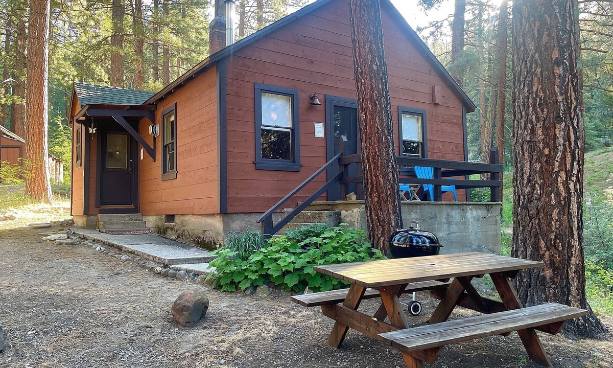 Blairsden-Graeagle Cabin | Nature Sabbatical ~ Charming Cabin on 40 Acres by Feather River