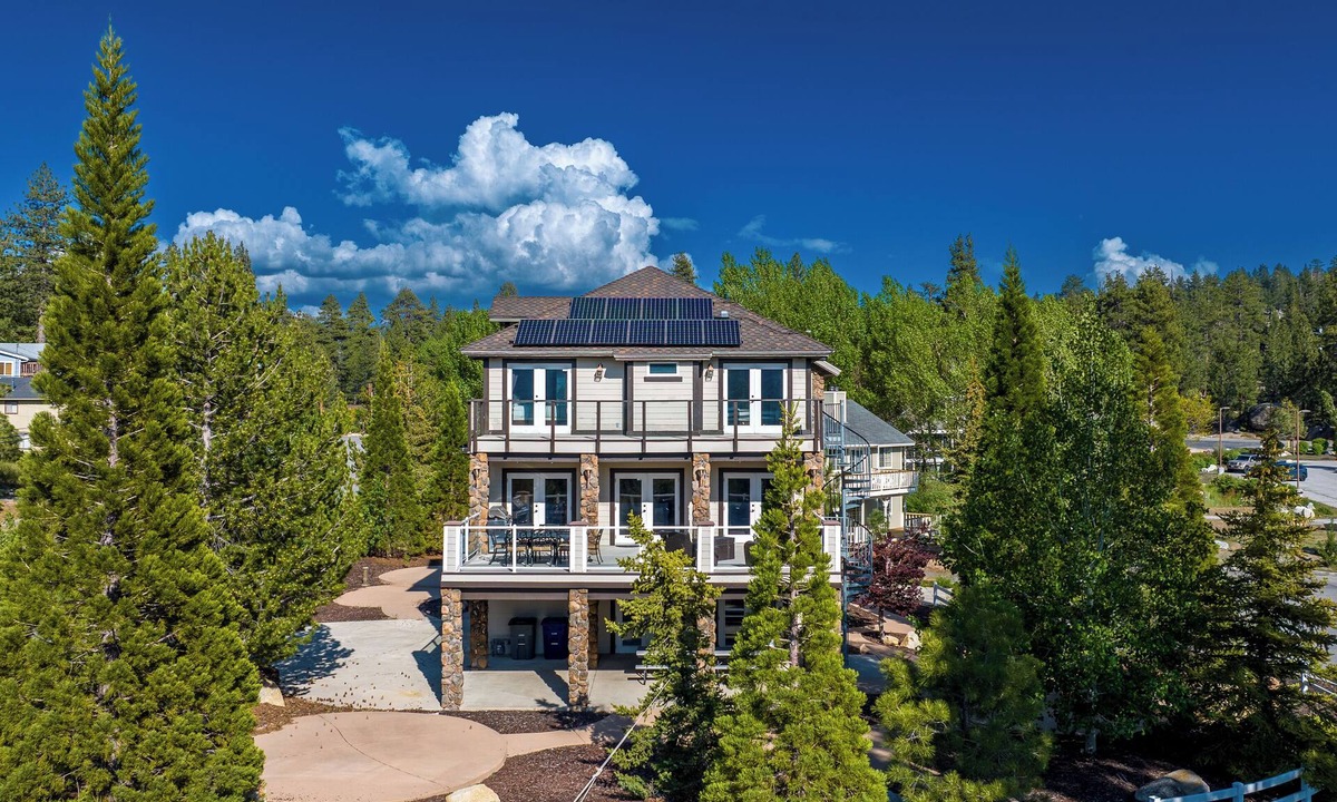 Boulder Bay Cabin | New! Bearadise ~ Boulder Bay Lodge w/private dock