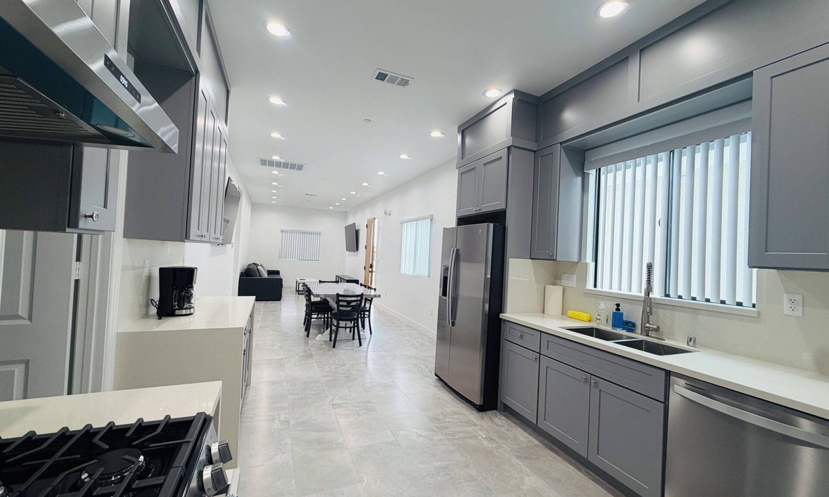 Midway City House | New Build near Beach & Disneyland; Relaxing