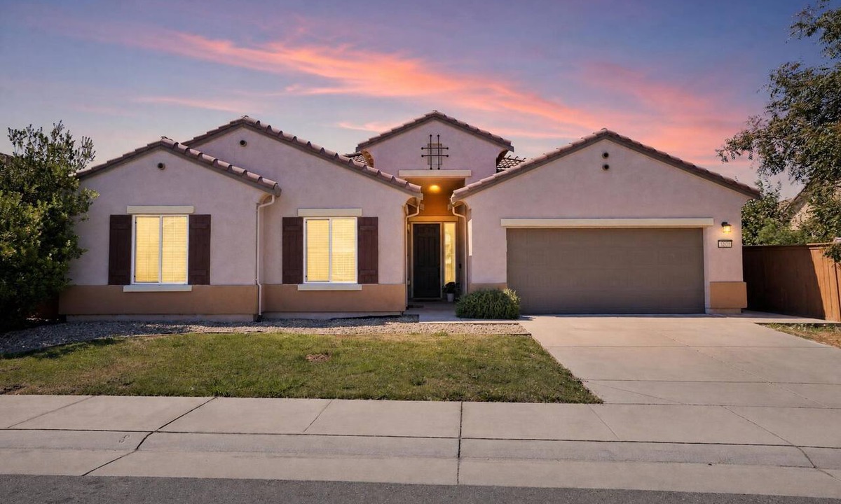 Elk Grove House | NEW! Elk Cove Couple's Basecamp
