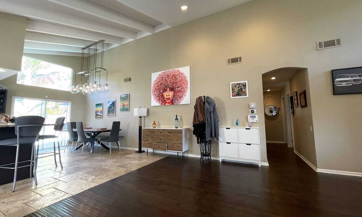 Allied Gardens Villa | New, Fun Get Away, Vaulted Ceiling, Pool, Hot Tub, New