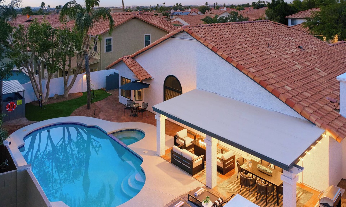 Mountainview Ranch House | *NEW Furniture$100k+Upgrades*EV Charger*HtdPool+Spa! 3.9 ml to Envita/9ml toMayo