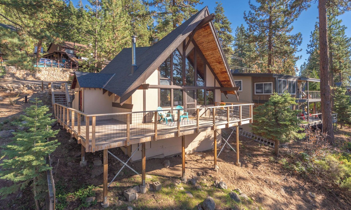 Brockway Cabin | NEW! The Tahoe Lookout — a cozy pet-friendly 2BR with lake views!