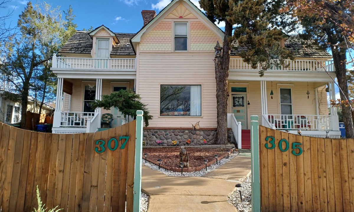 Prescott House | NOB HILL PRINCESS - Best Downtown Location! .Trees, Sunsets & Views!