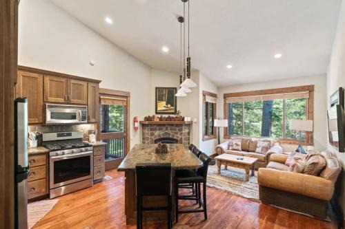 Truckee House | Northstar Ski in Ski out 2BR Condo