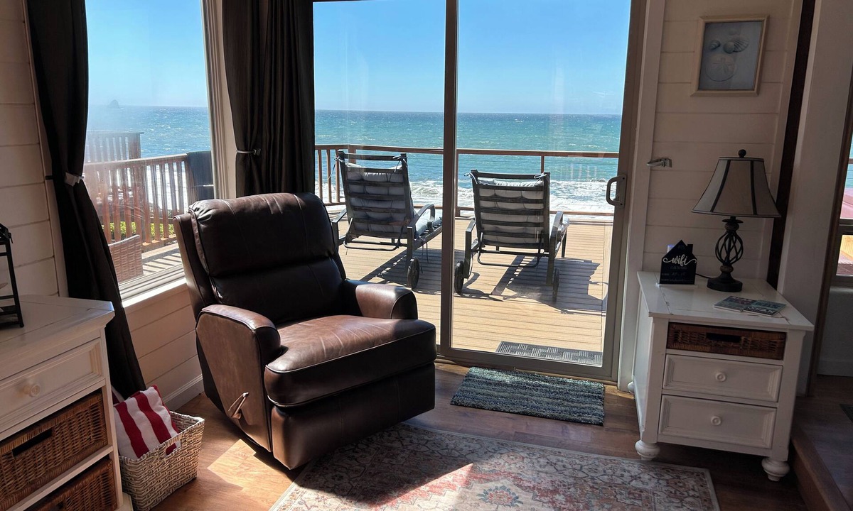Smith River Cabin | Ocean Front Cabin 15 with Jacuzzi & Sensational Views (Private Beach Owned by White Rock Resort)