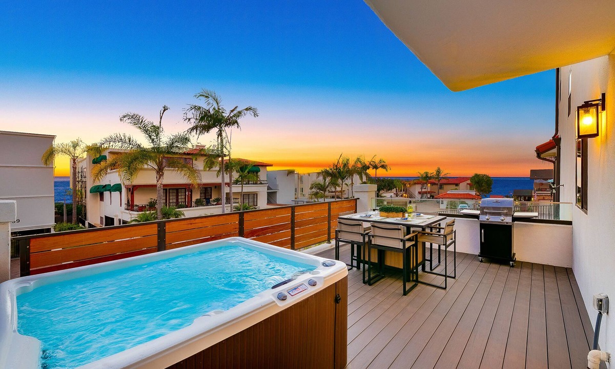 San Clemente Condo | Ocean-view condo with private hot tub - walk to beach - snowbird-friendly