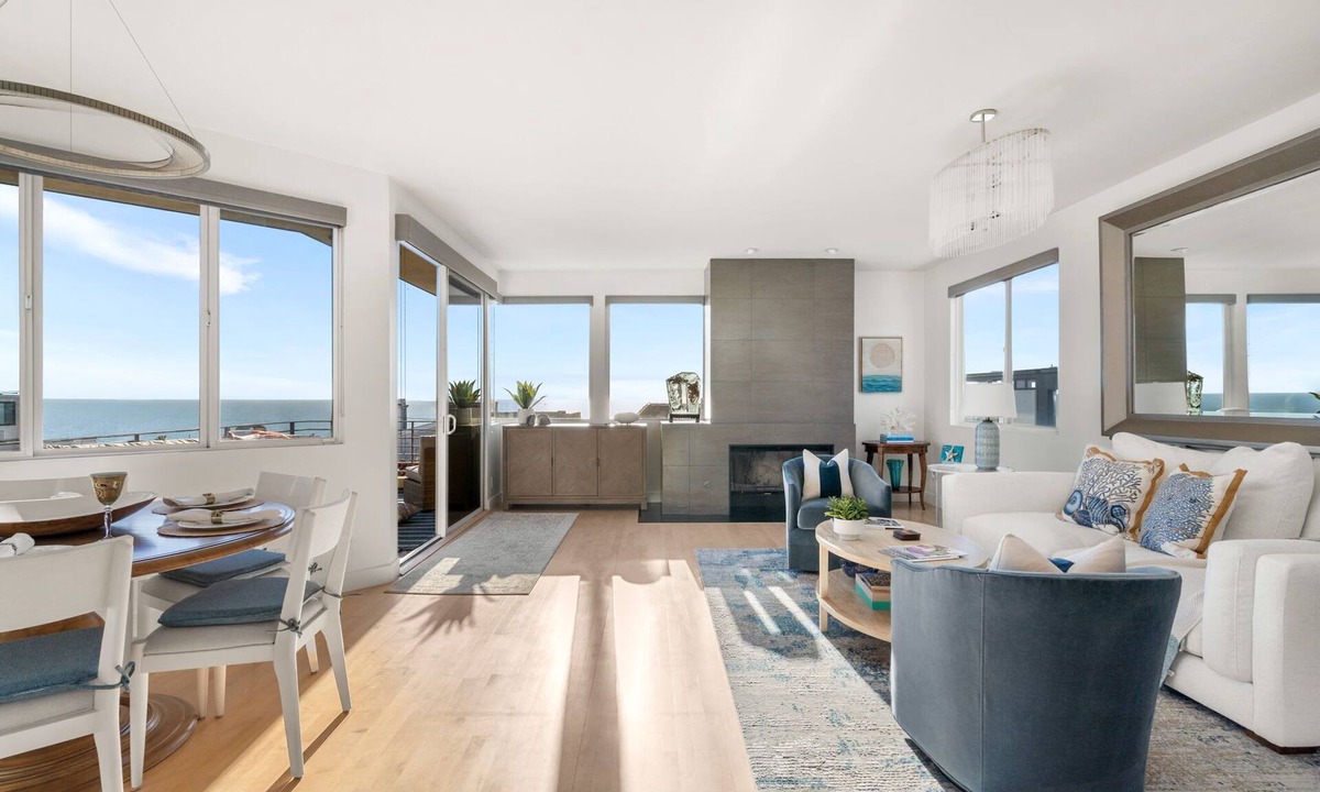 Gas Lamp Section House | Ocean View Home | Walk to Beach & Downtown MB