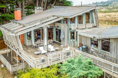 Elk House | Oceanfront Elk House Bluff View Deck Near beach