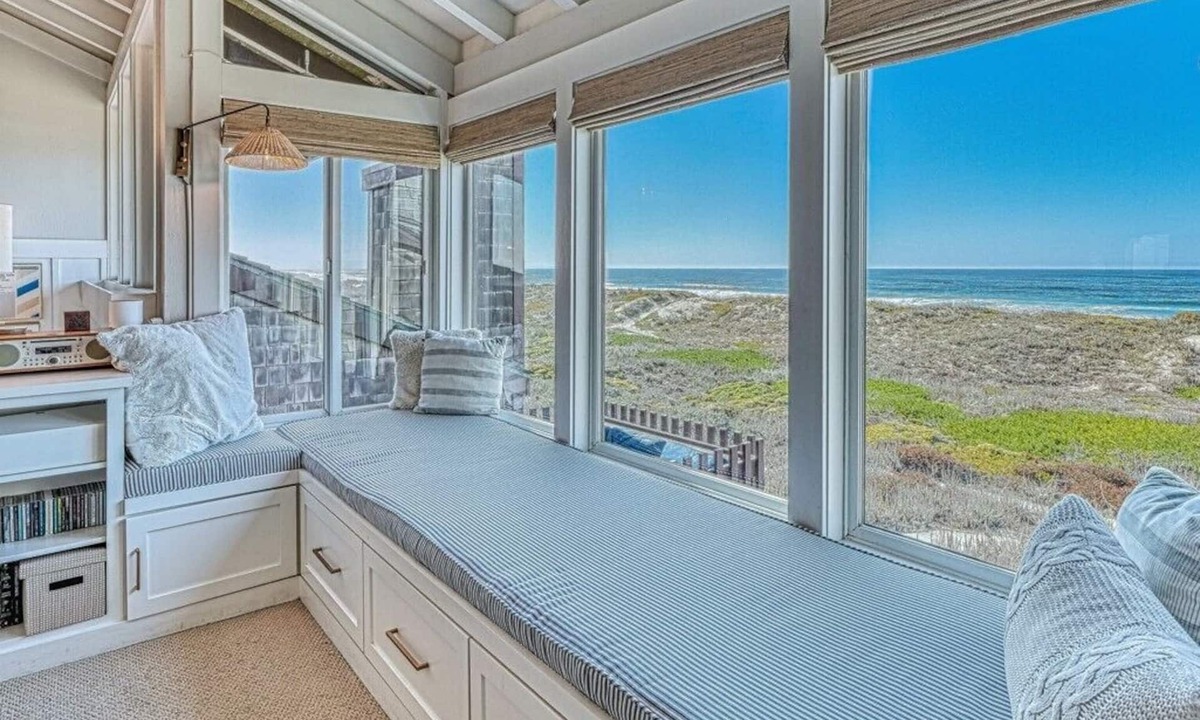 Castroville House | Oceanfront Retreat Private Hot Tub 3 King Suites + Loft Walk to Beach