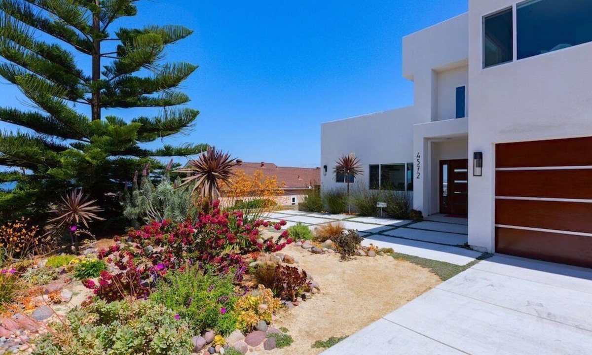 Point Loma Heights House | Oceanview Luxury Home - 5 Bedroom - 5 Baths - 3 Decks - Walk to Beach