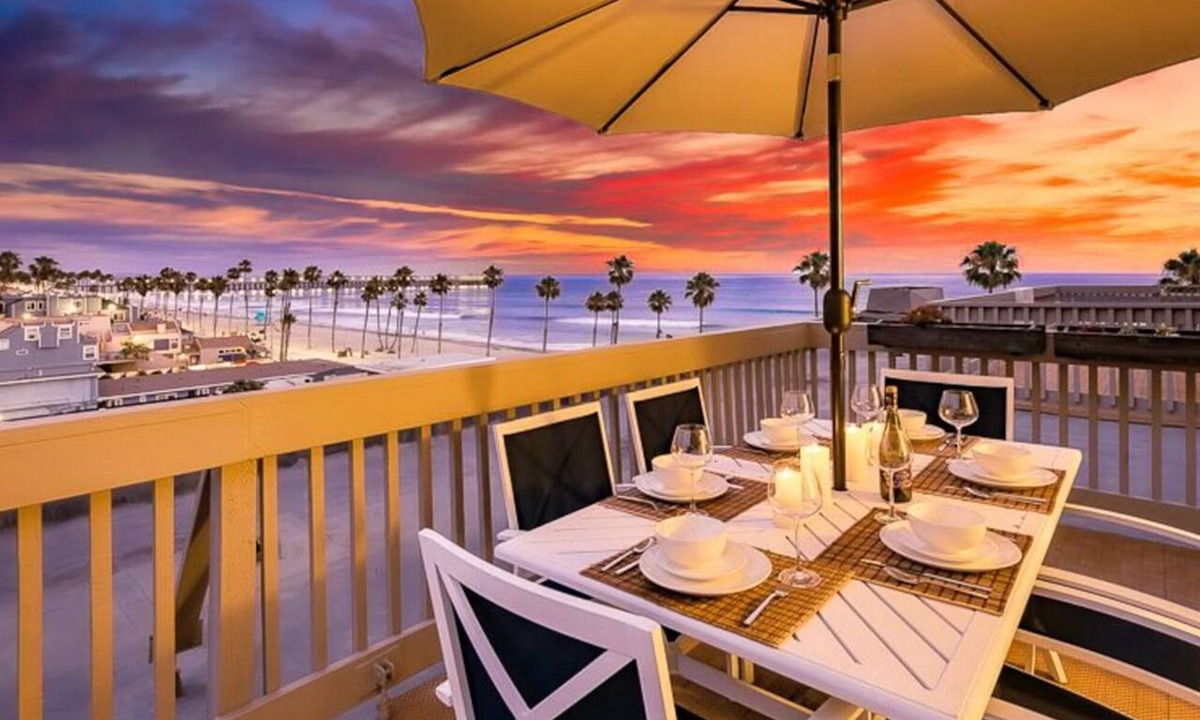 Townsite Condo | Oceanview Penthouse w/Private Rooftop Deck