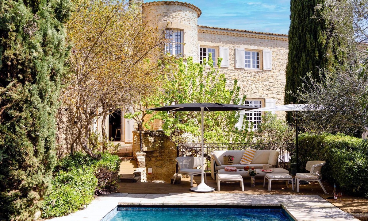 Chateauneuf-du-Pape Villa | Old monastery in the heart of village with pool