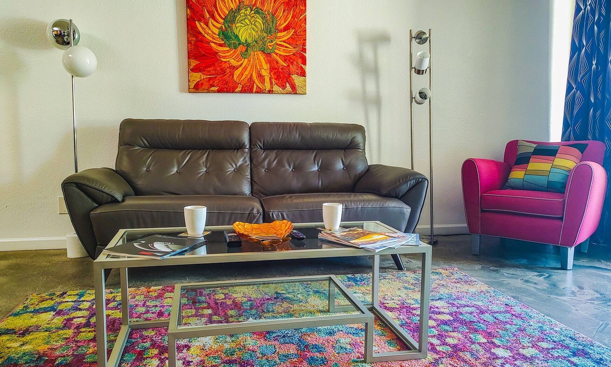 South Scottsdale Condo | Old Town Scottsdale Entertainment Dist-Huge Heated Pool-Hot Tub-Monthly Discount