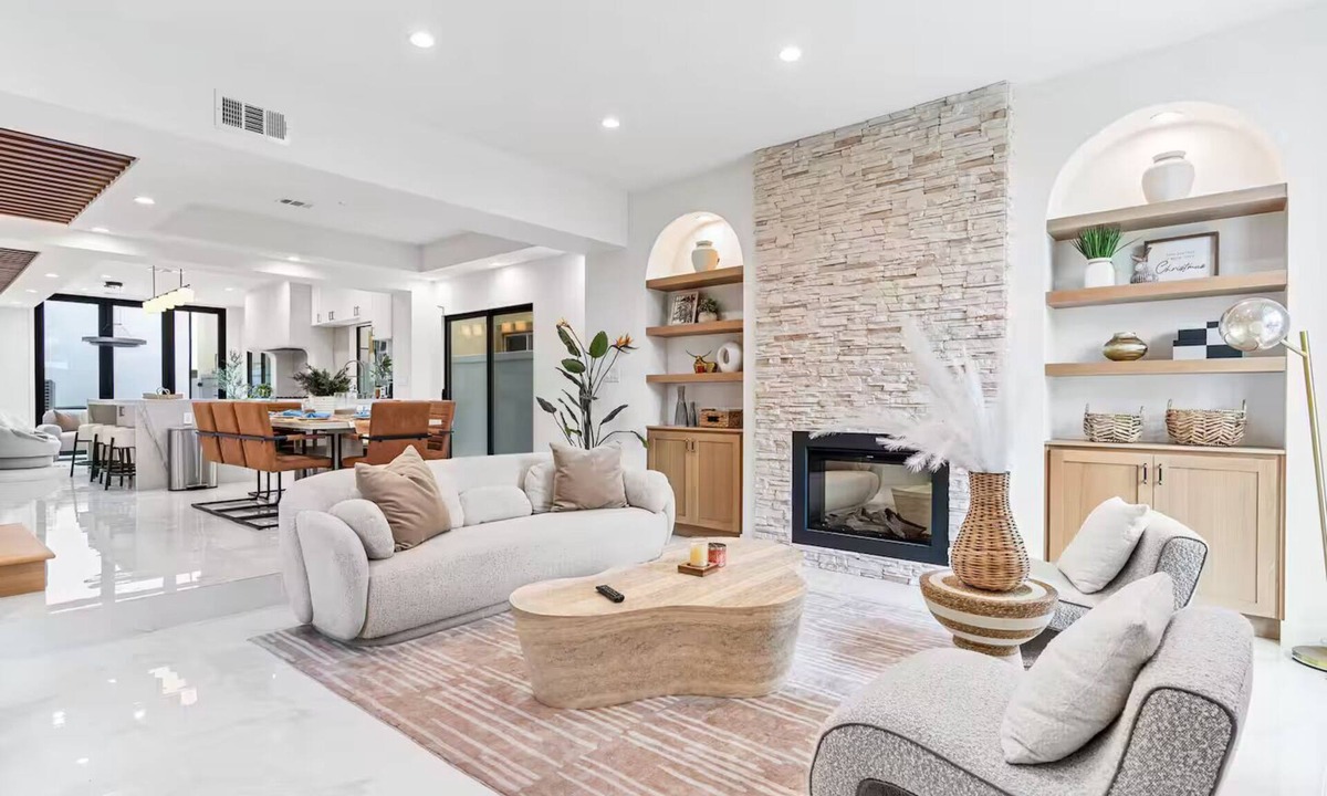 Huntington Beach House | Opulent Huntington Pier Best of Class Home to Sand