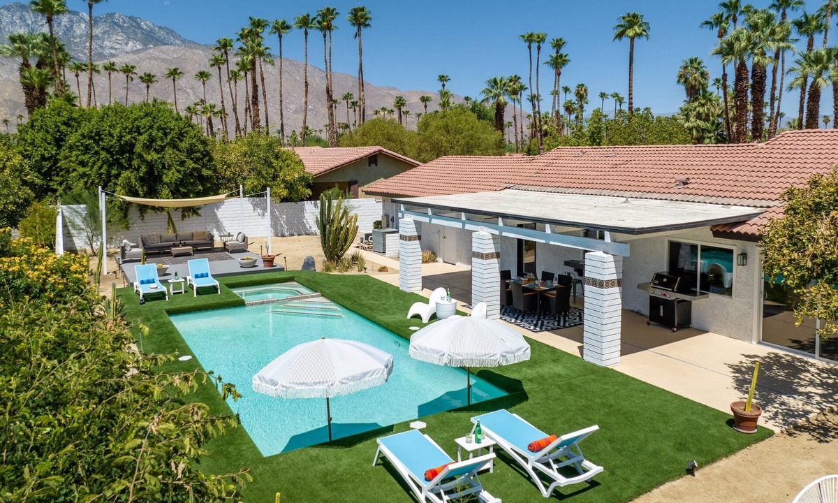 Araby House | Out Of Office – Sophisticated Desert Retreat