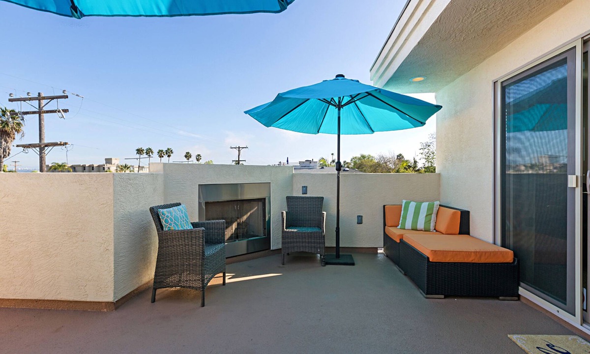 Crown Point House | Pacific Beach/Crown Point - Super Clean 4 Bedroom Oasis beach home