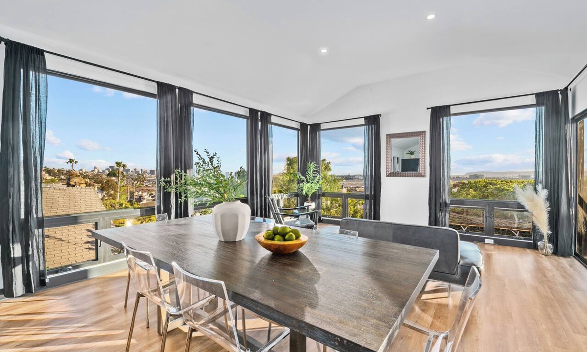 Mission Hills House | Panoramic Downtown Skyline- Pool/Spa/Airport 1< Sleeps 12- Mission Hills/OldTown