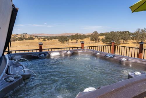 Paso Robles House | Paso Robles Estate w Hot Tub, Game Room & Views