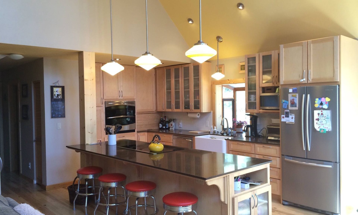 Truckee House | Peaceful Tahoe Donner 3 BR/3 BA Home with private Hot Tub and Sauna, EV Charging