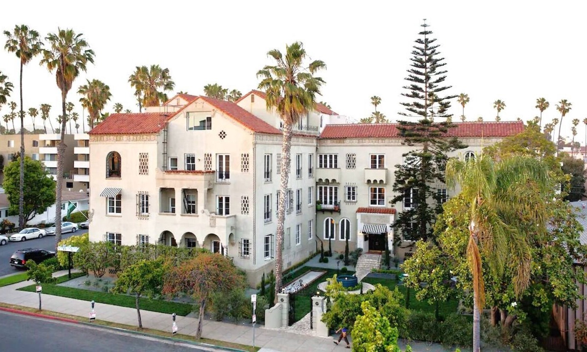 Wilshire Montana House | Penthouse 2A at Palihouse Santa Monica, Minutes to Santa Monica Pier Aquarium!