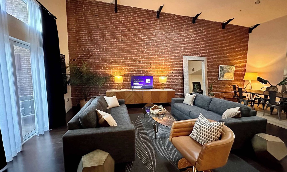 Historic Core Apartment | Penthouse Living at a Hip Loft in the Heart of LA