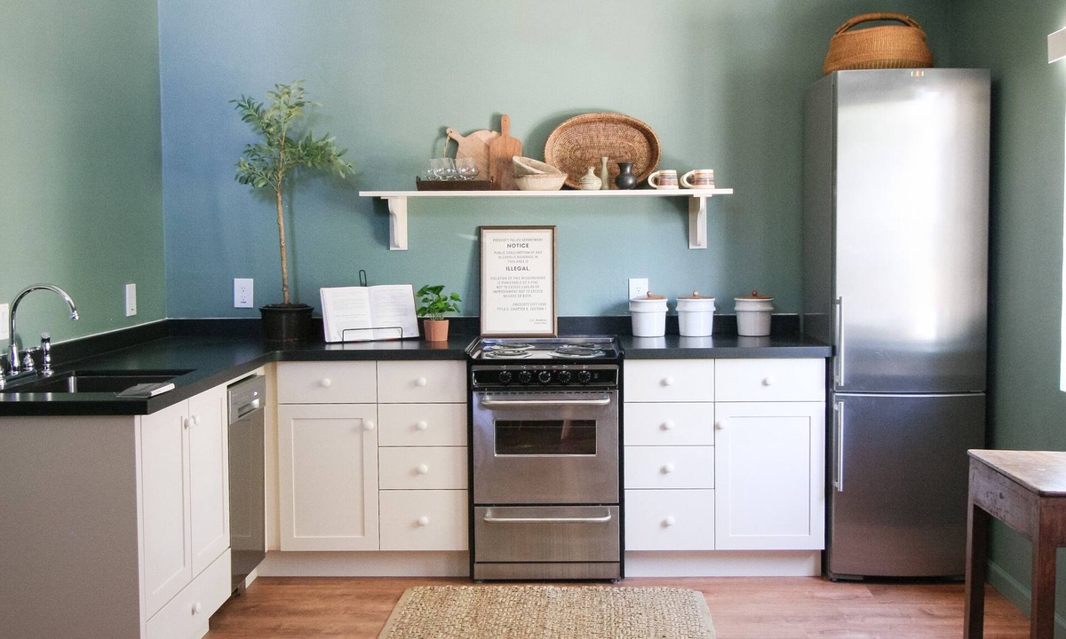 Prescott House | Perfectly located with 2 bike cruisers available to help you explore the town!