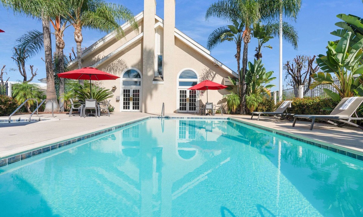 Brea Hotel | Pet-Friendly 1BR Suite w/Full Kitchen & Pool | 3 mi to Redwood Grove Trail