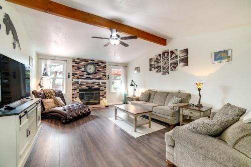 Northwest Reno House | Pet-Friendly Home w/Hot Tub! 6 Mi to Dtwn Reno