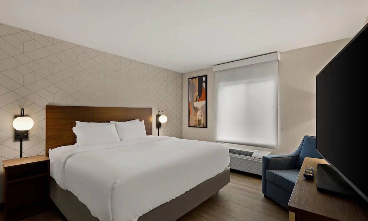 Temecula Hotel | Pet-Friendly King Suite | French Valley Airport - 5.3 miles | Free Parking