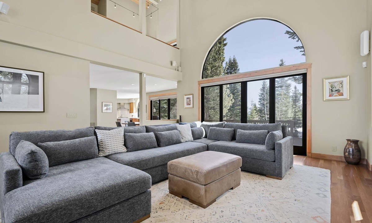 Truckee House | Pet-Friendly Luxury Retreat | Guest Pass, King & Queen Suite, Near Trails & Lake