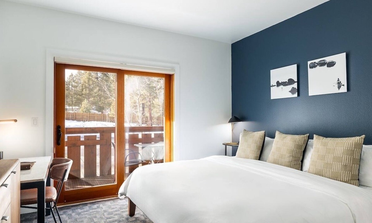 Truckee Hotel | Pet-Friendly Mountain Stay with Free Bikes & Garden – Family Adventure Base