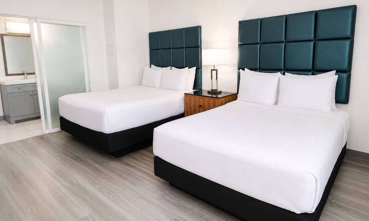 Little Italy Hotel | Pet-Friendly Stay in Little Italy – Perfect for City Adventures | 4 Units