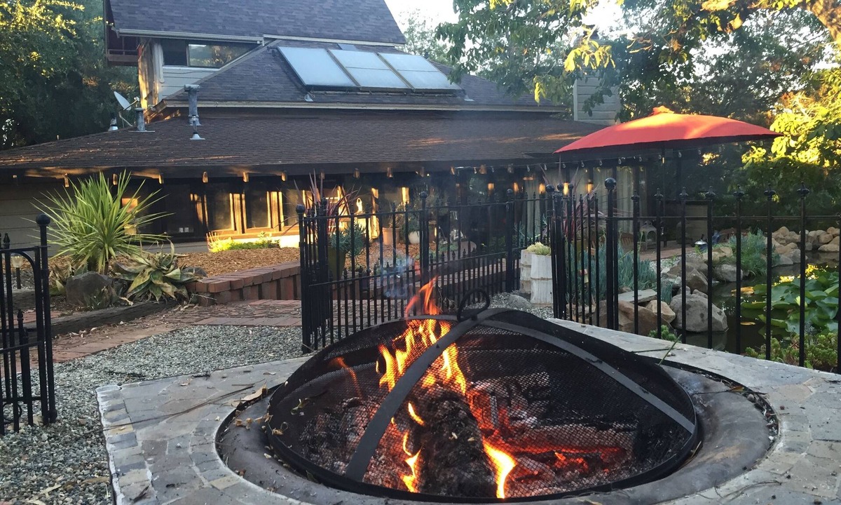 Petaluma House | Petaluma Koi Pond Retreat . very relaxing and close to wine country.
