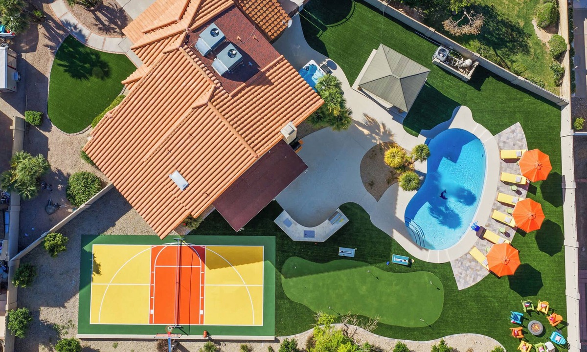 Peoria House | Pickleball + Heated Pool & Spa | Sleeps 16