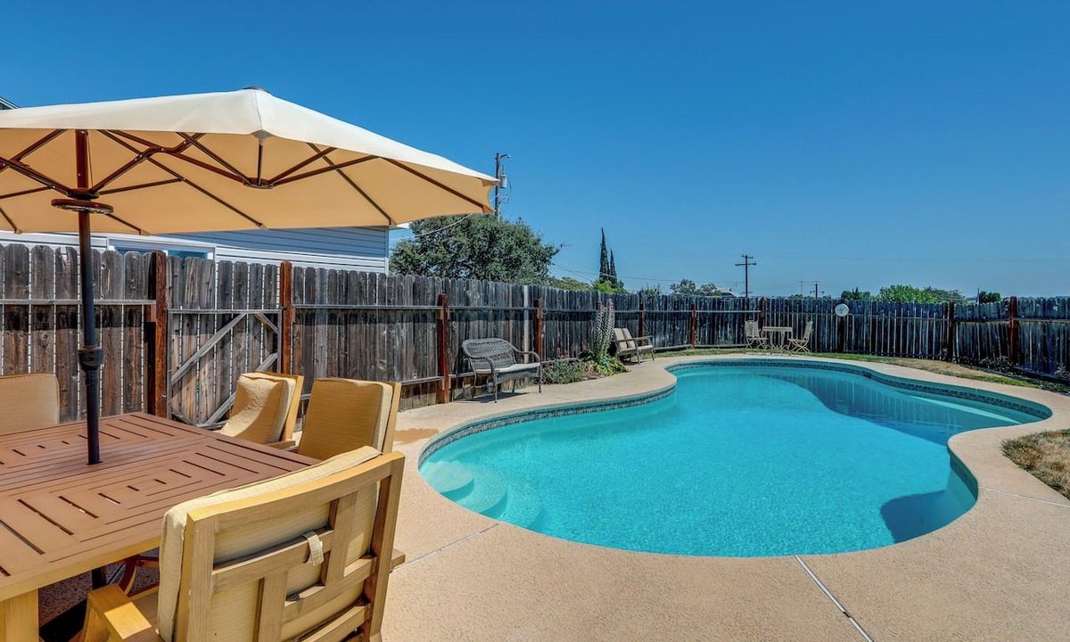 Plymouth House | Plymouth Getaway - Enjoy Local Wineries & More
