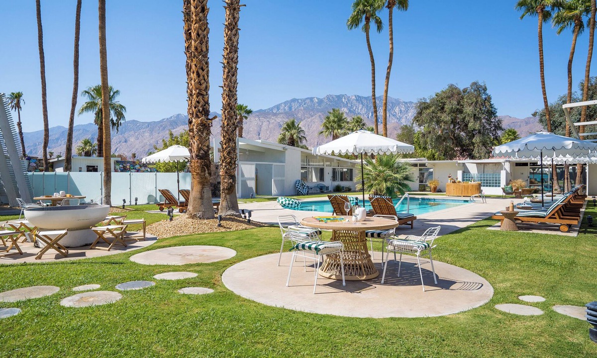 Desert Park Estates Hotel | Pool, Private Terrace | King Suite at Monkey Tree
