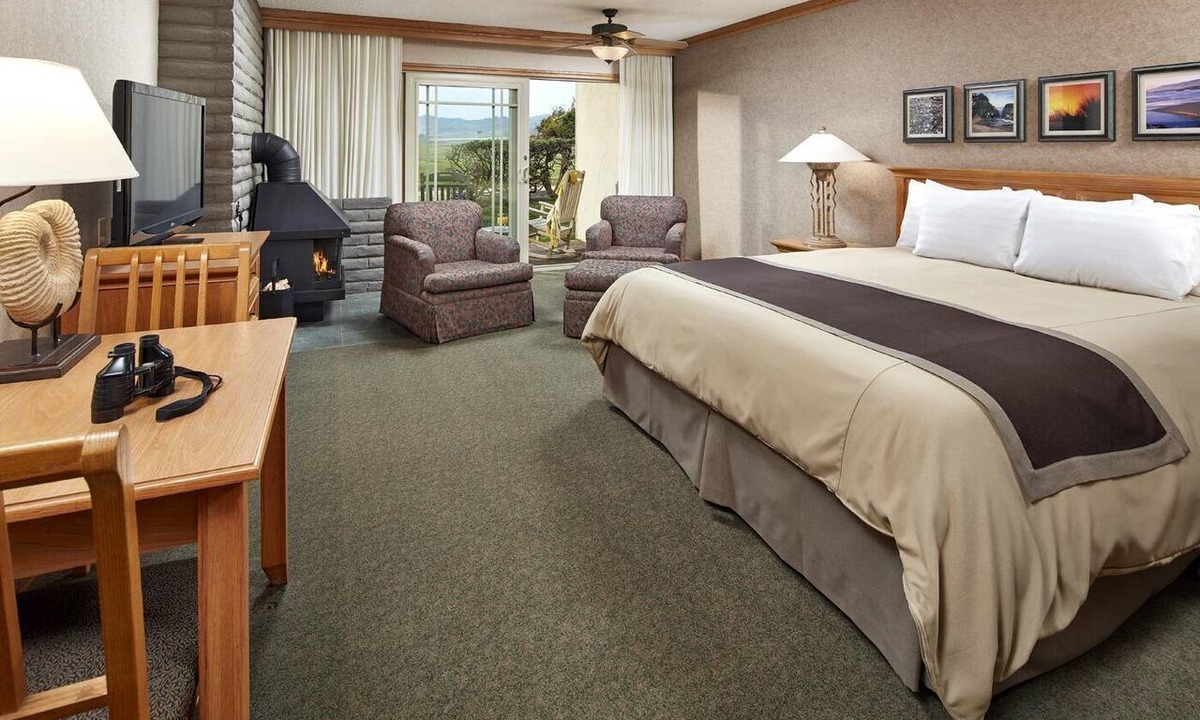 San Simeon Hotel | Premium King with Fireplace | Cavalier Oceanfront Resort | San Simeon Sights