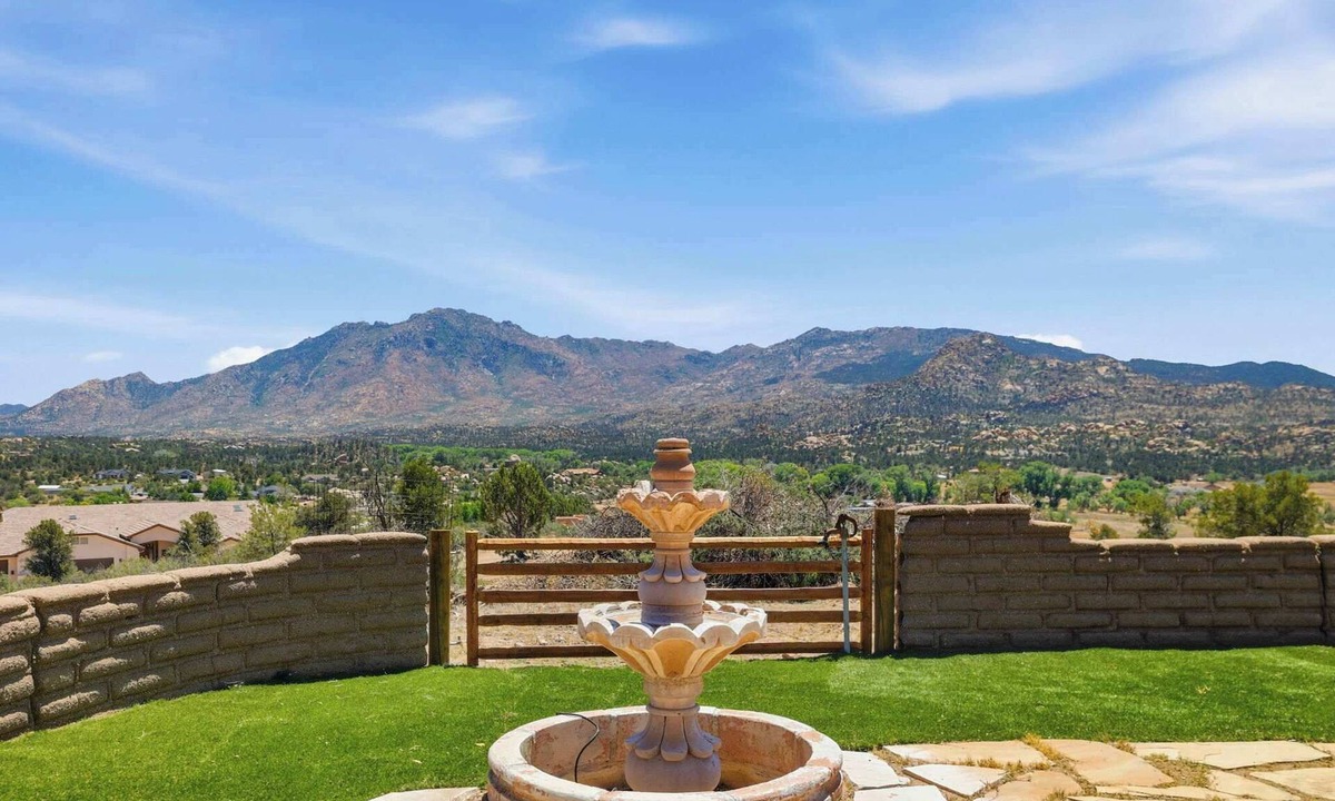 Williamson House | Prescott Ranch Retreat | Mountain Views Horses Welcome Bordering National Forest