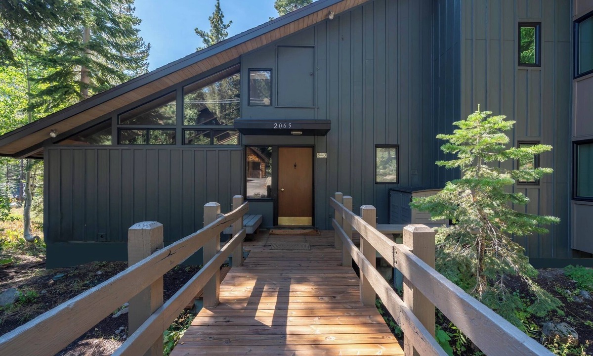 Alpine Meadows House | Pristine and Exclusive Bear Creek, w/Private Pond