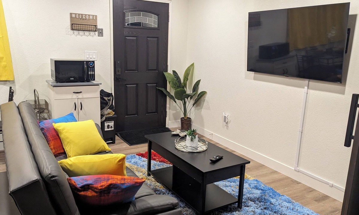 Carmichael House | Private entrance guest house very peaceful. 15 min from downtown Sacramento