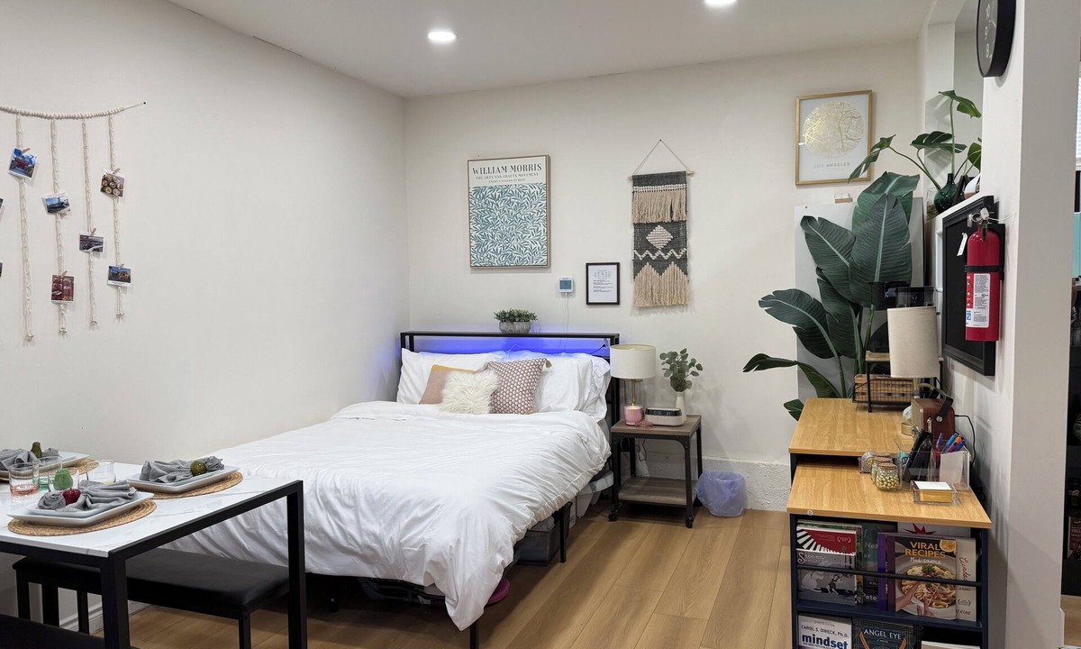Ontario Apartment | Private Furnished Studio , Full Kitchen, 28+ Day Stays
