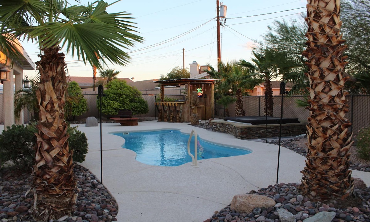 Lake Havasu City House | Private House with Pool, Hot Tub, Tiki Bar, Garage, Lots of Parking